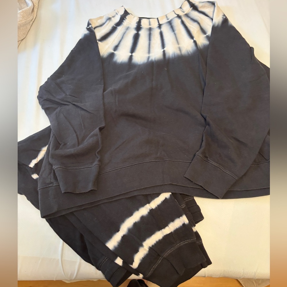 Old Navy Monochrome Tie-Dye Sweatshirt